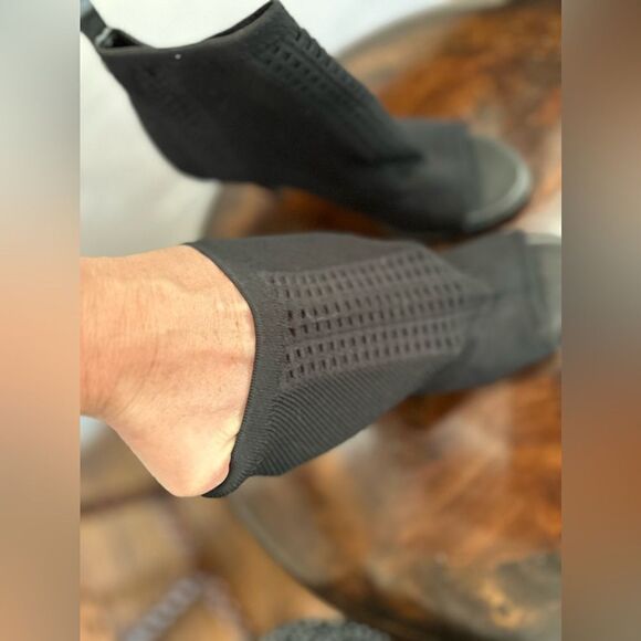 Calvin Klein peep toe heels - Picture 2 of 7